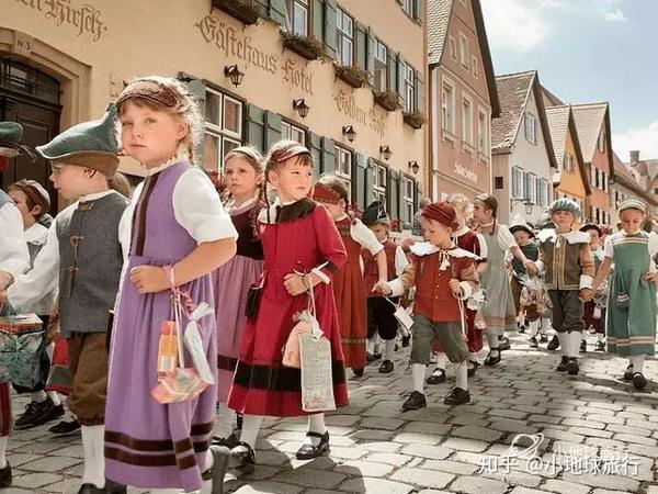 德国最萌的节日,看萌娃身着巴伐利亚传统服装 | kinderzeche儿童救城