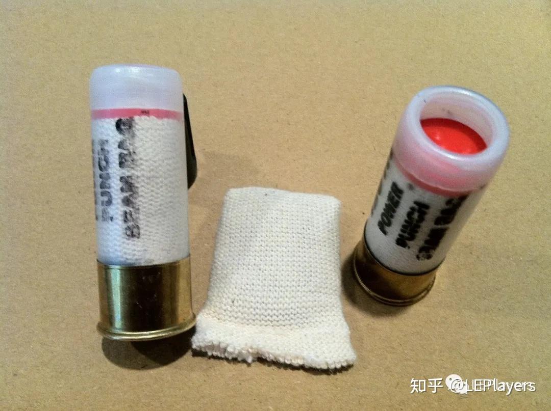 豆袋弹弹药另外,在施放催泪气体之前的破窗作业也可以由豆袋弹完成