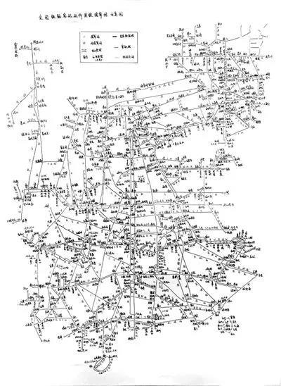 铁路售票员李聪手绘全国铁路线路图 资料图片