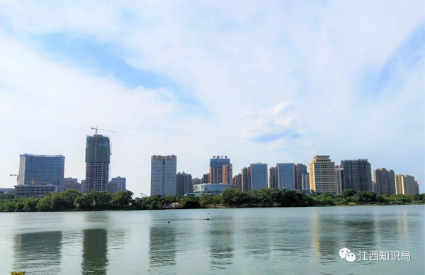 远眺鹰潭市信江新区  江西知识局 摄