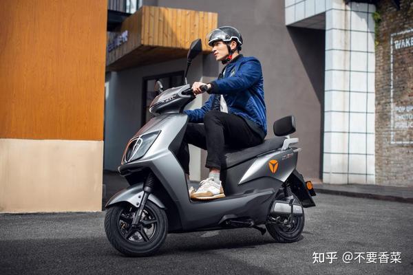想要跑的远的电动车雅迪冠能20t7请闭眼入