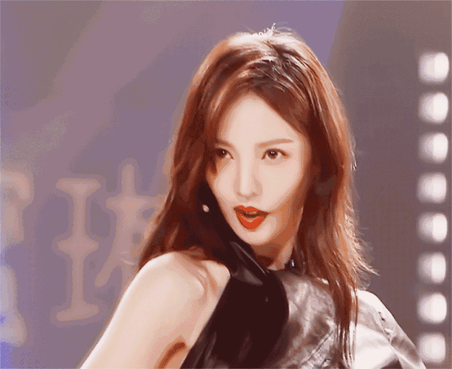 看姐姐舞台时的表情大概和晓明哥一样一样的