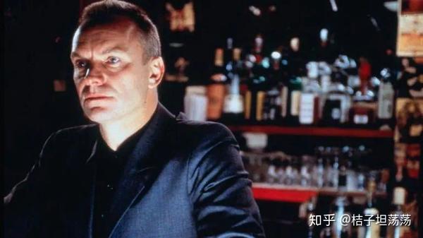 这帮助police乐队前期积累了不少人气,他还曾在电影《两杆大烟枪》