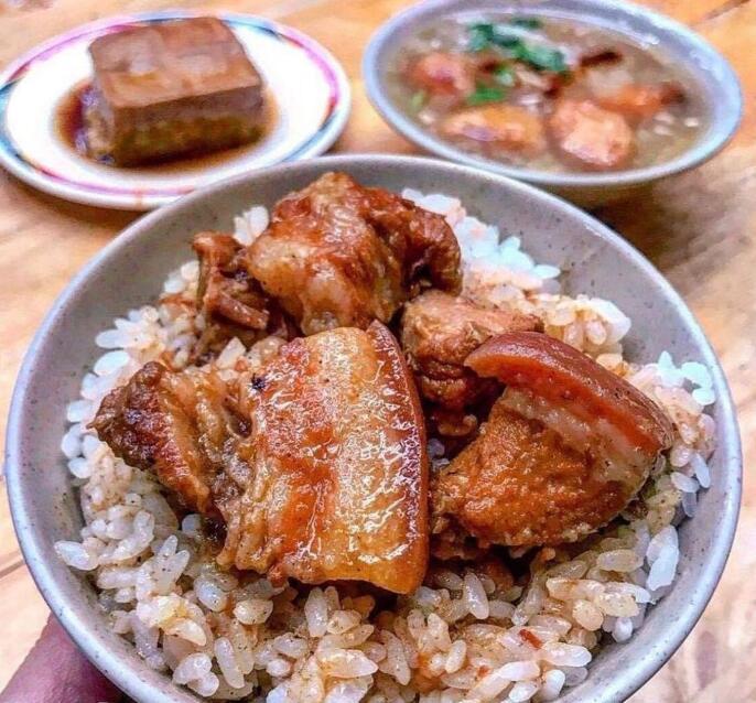 美食地图台湾卤三块台南五花肉饭