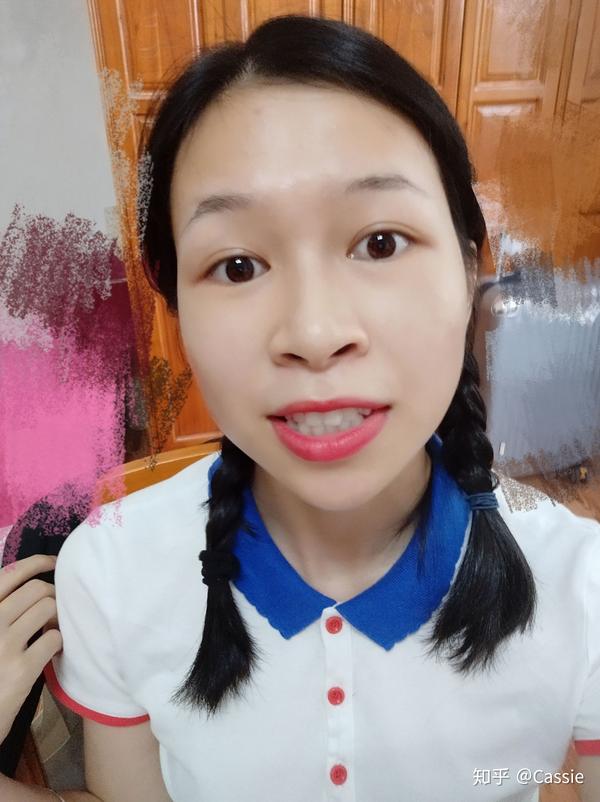 and 这是自己的自拍,故意摆拍,丑到没朋友呜呜.
