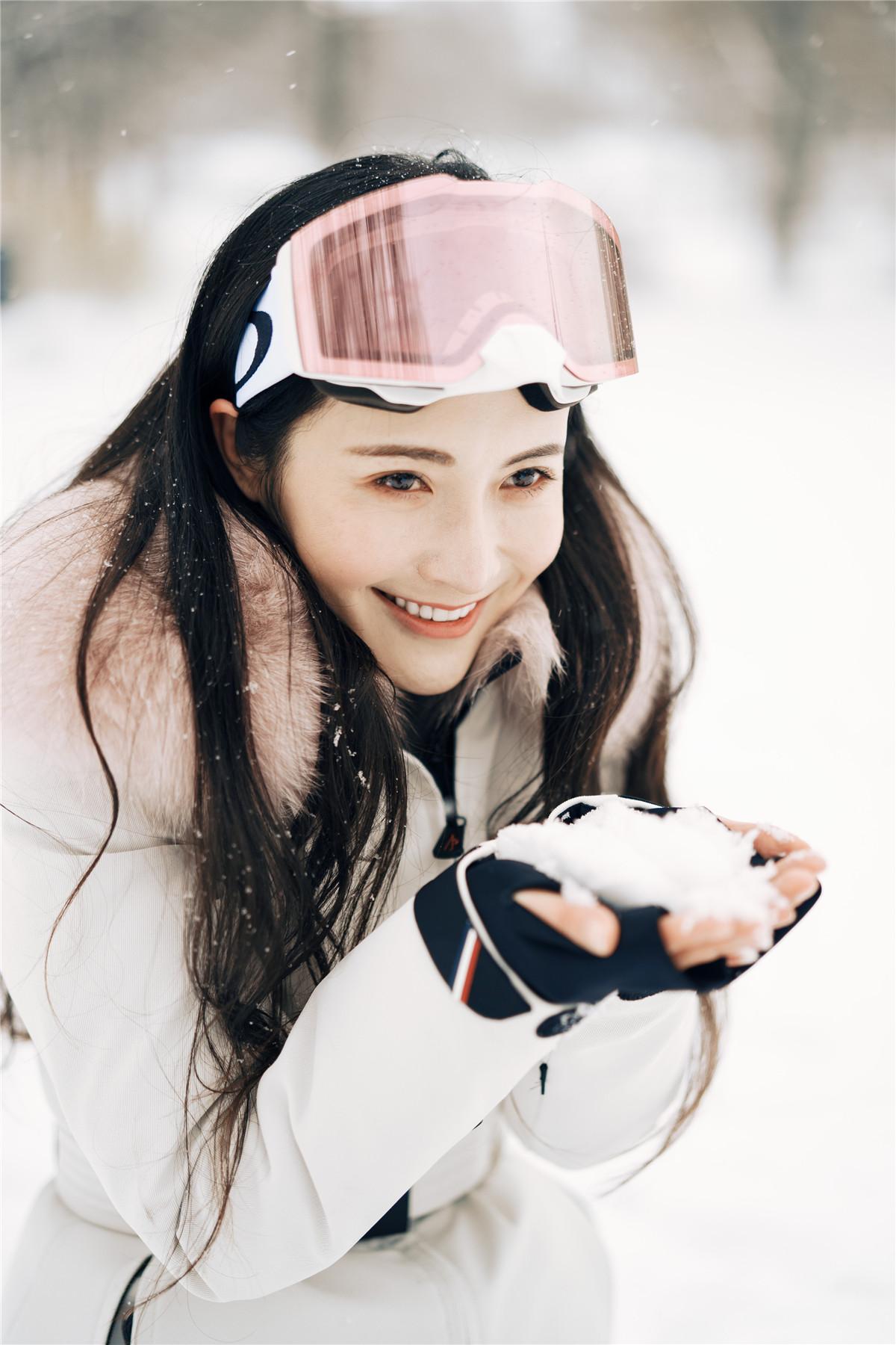 "梅子姐"孙晶晶曝芬兰浪漫雪地写真秒变初恋女神