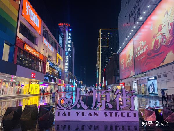 雨后的太原街空空荡荡