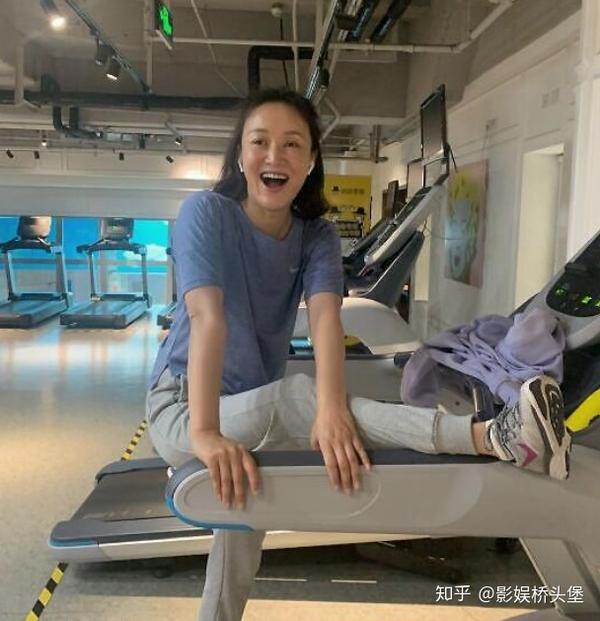 前央视美女主持赵子琪近照曝光,44岁似少女,嫁二婚总裁很幸福