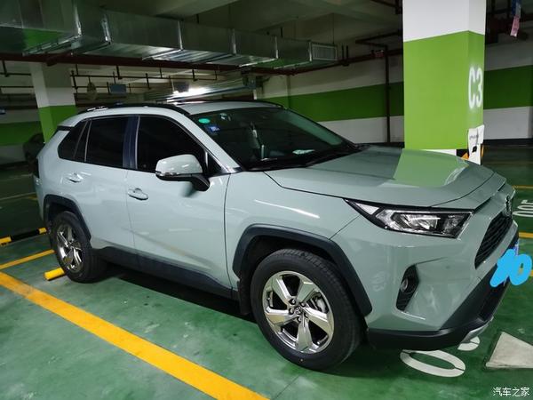 给大家分享一下rav4荣放卡其风尚提车用车经历