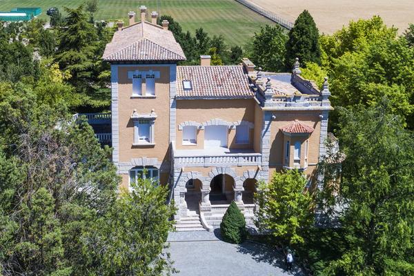 贝加西西里亚酒庄(bodegas vega-sicilia)位于西班牙杜埃罗河岸