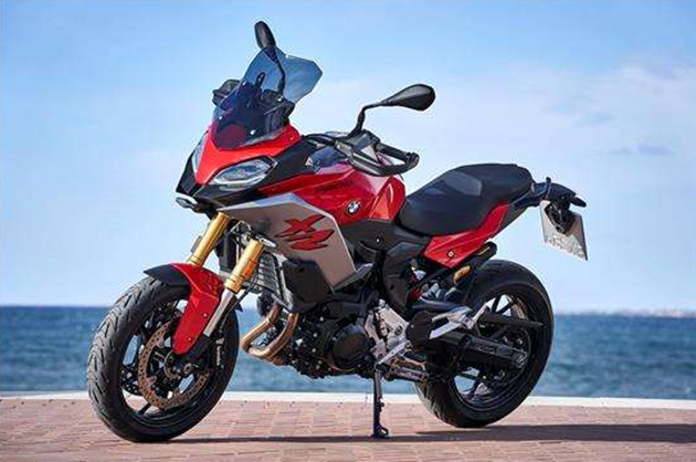价格差两千,宝马全新f900r和川崎全新z900,哪个更香?
