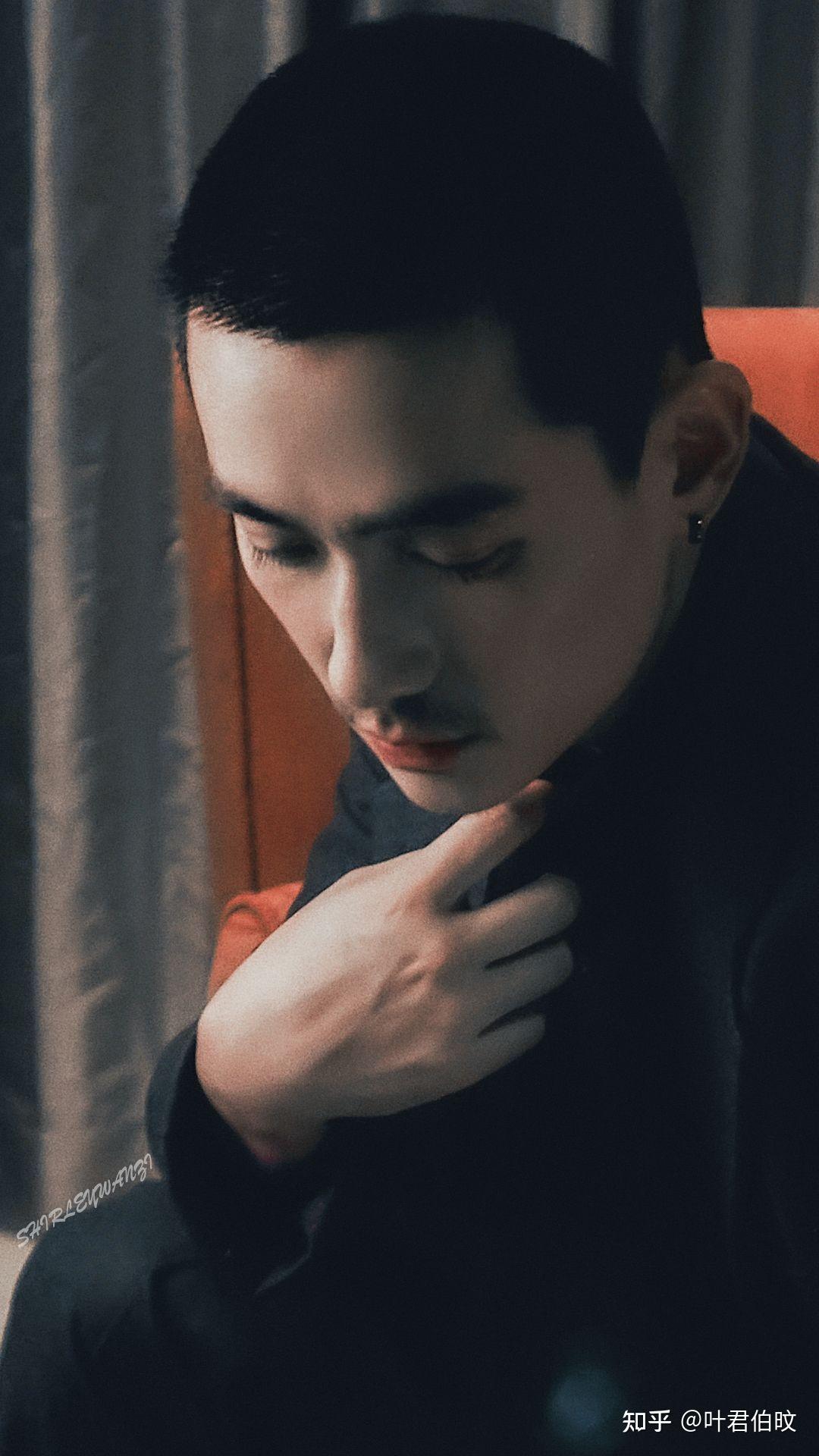 如何评价朱一龙这次的寸头胡子造型