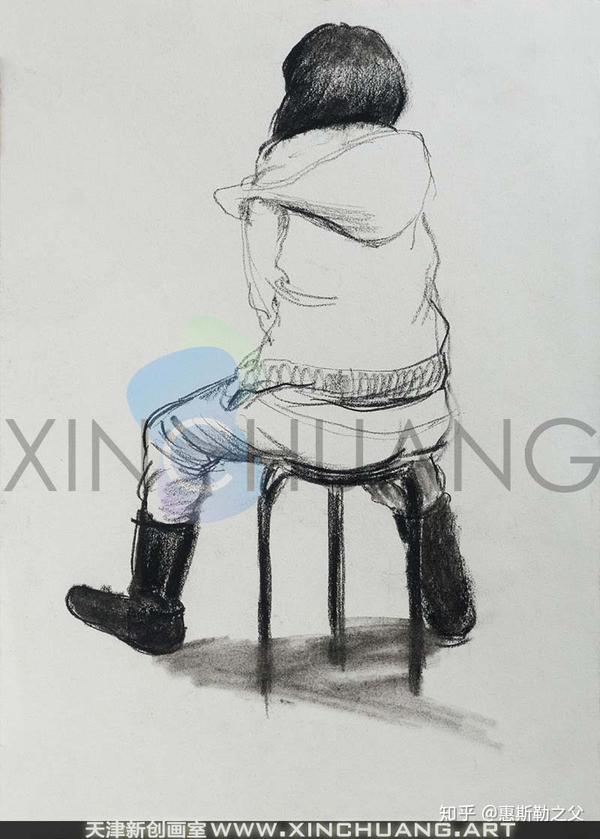 女生坐姿背影动态速写-天津美术培训画室