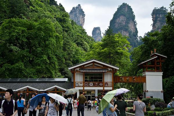 的核心景区——武陵源风景区,也就是通常所说的"张家界国家森林公园"