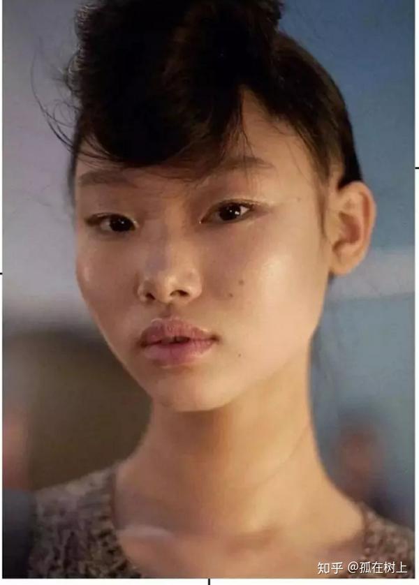 有没有什么单眼皮小眼睛塌鼻梁厚嘴唇但还挺好看的女生?