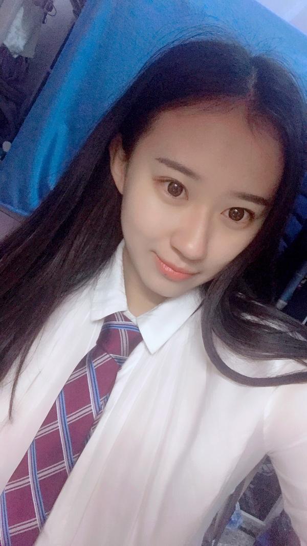 大学女生想日常穿jk制服,这种想法需要克制吗?