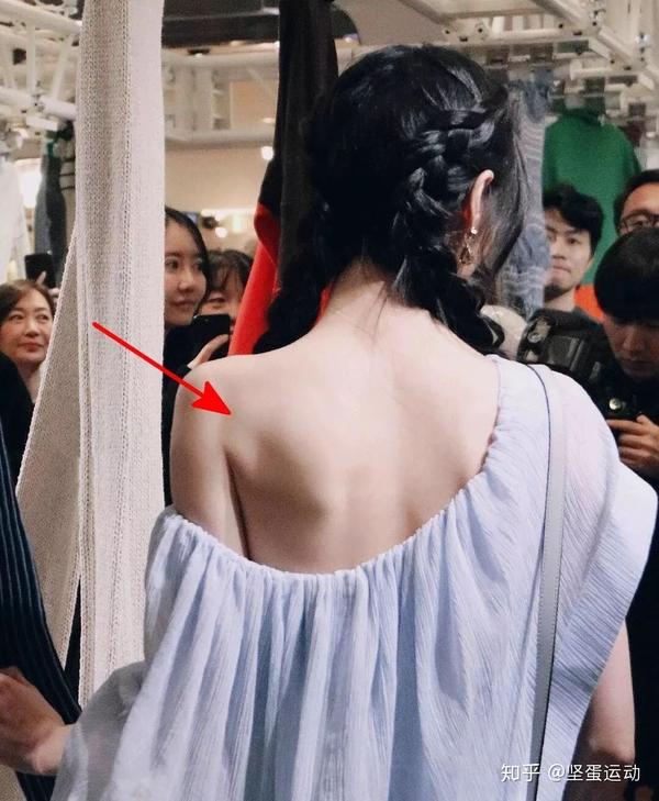 要说以"蝴蝶背"作为卖点的,爽妹子还真不是第一个.