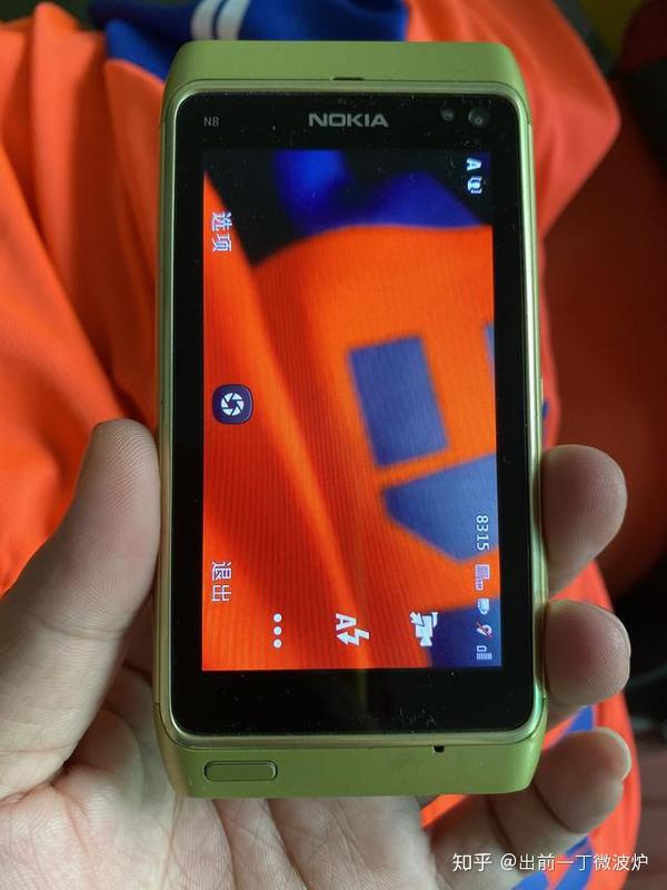 回头看看n8这部颠覆诺基亚设计的手机,symbian3系统在