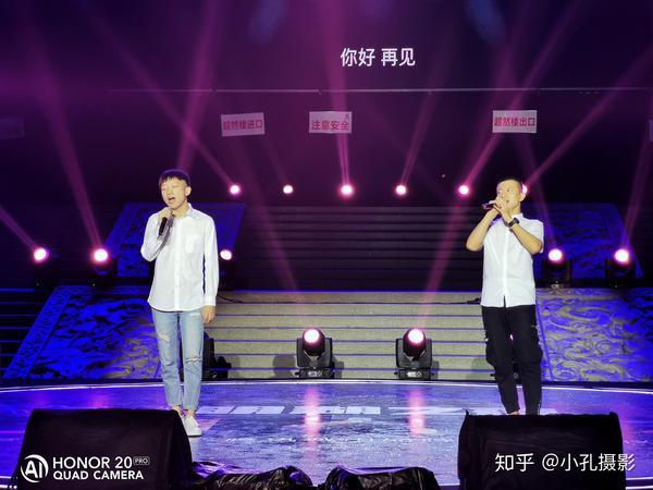现场听到了明湖兄弟唱的两首歌,唱得真好,为我们济南的音乐组合点赞!