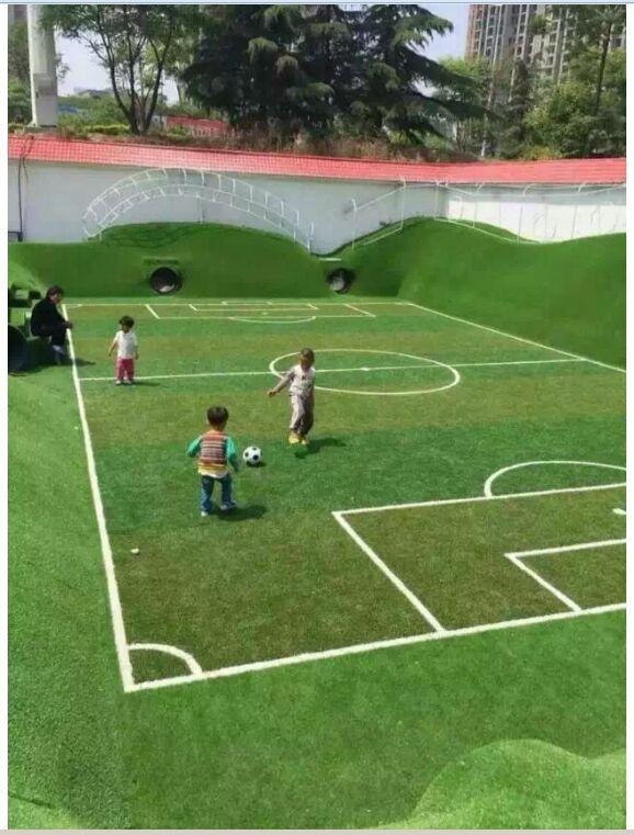 幼儿园足球场草坪