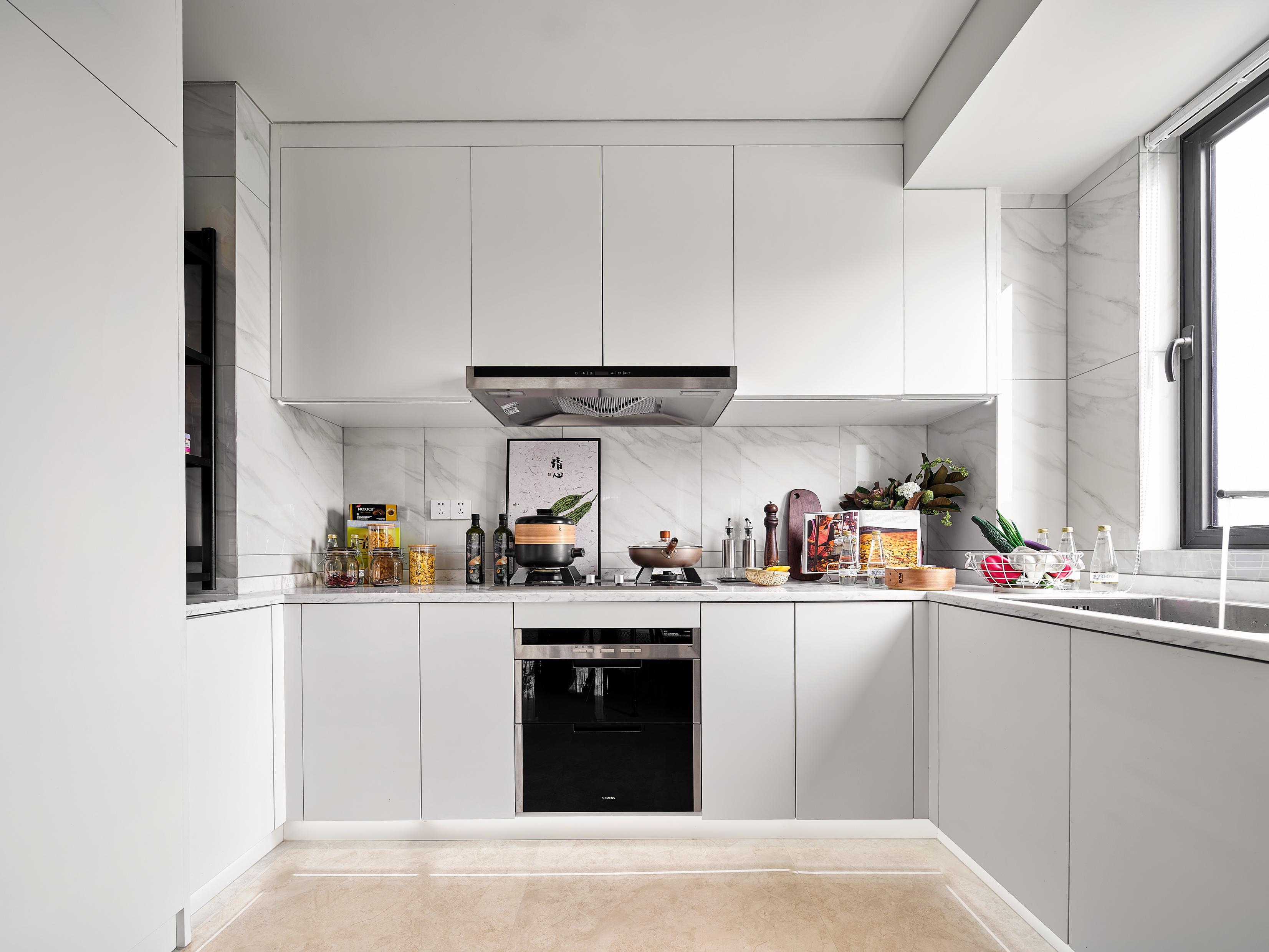 l形空间设计是指厨房区域靠墙和转角设置,适合大多数厨房,尤其是中