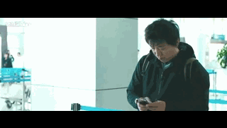 挂了电话知道给自己戴绿帽的妻子要结婚了,对象就是那个览贤 .