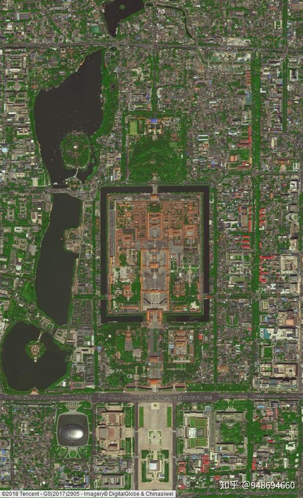 中国北京故宫,腾讯电子地图经顺时针2.10°校转后显示.