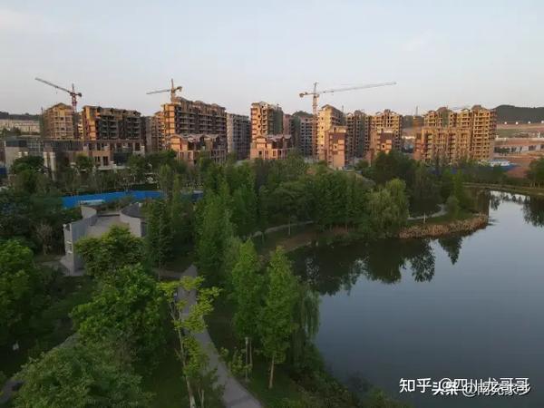 四川南充西充城南莲花湖畔惜字塔公园区域航拍美图来了