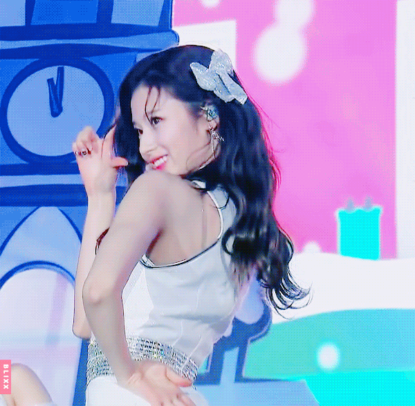 韩国女团成员有哪些惊为天人的瞬间?