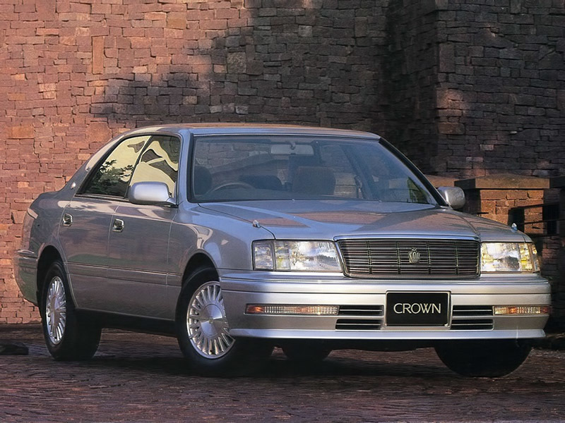1995年的时候,丰田还基于第九代皇冠推出了一款低配版皇冠,并命名为