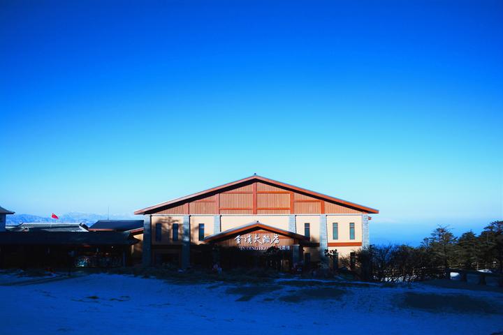 去峨眉山旅游住宿住哪里