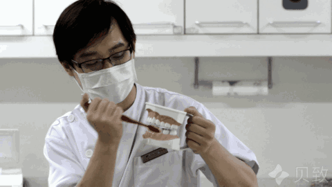 横着刷牙是大忌 (此处 @叶年嵩 幽默帅气技术好的叶医生 ) 刷牙,生活