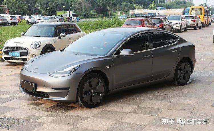 汽车改色膜特斯拉model3原车银色改amg山灰