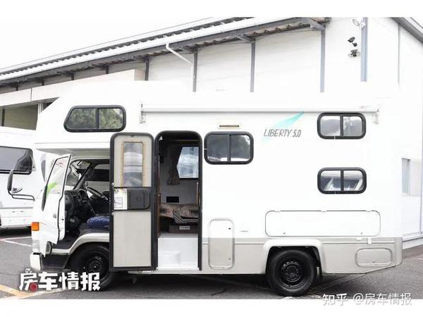 丰田平头房车2.8l动力,长度不到5米有三张床,布局你肯定没见过