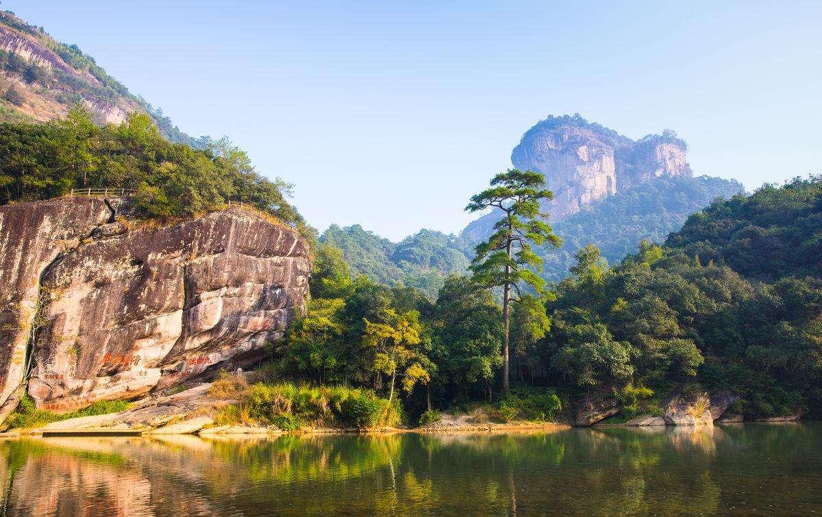 江西上饶的婺源和三清山,名扬天下,而旅游大县铅山却深藏闺中