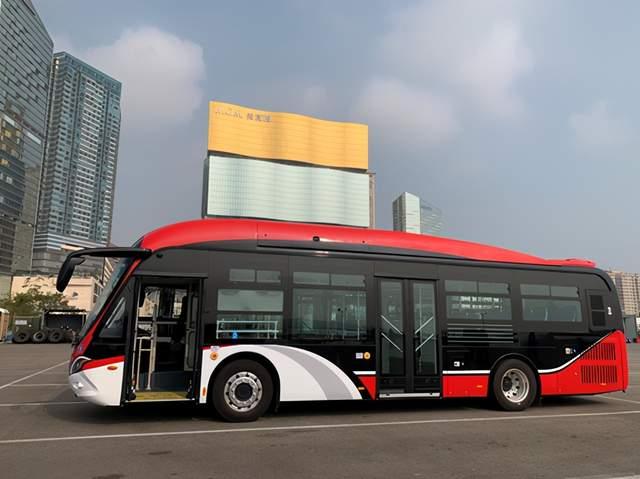 早在第十届中国(澳门)国际汽车博览会,银隆新能源海豚公交车便已在