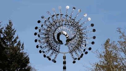 这位魔性风力雕塑大师的作品,看得我直起鸡皮疙瘩