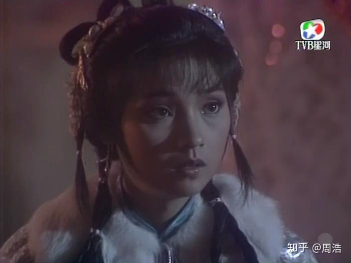 雪山飞狐"胡斐父子的扮演者,是著名演员吕良伟,胡夫人由"三嫂"戚美珍