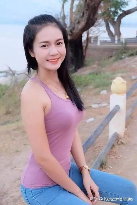 有颜有肉!老挝美女网红妩媚动人(图)