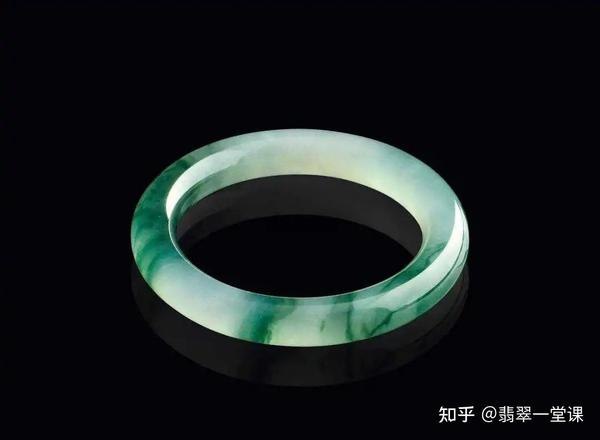 比金子还金贵这是身价不菲的金丝种翡翠