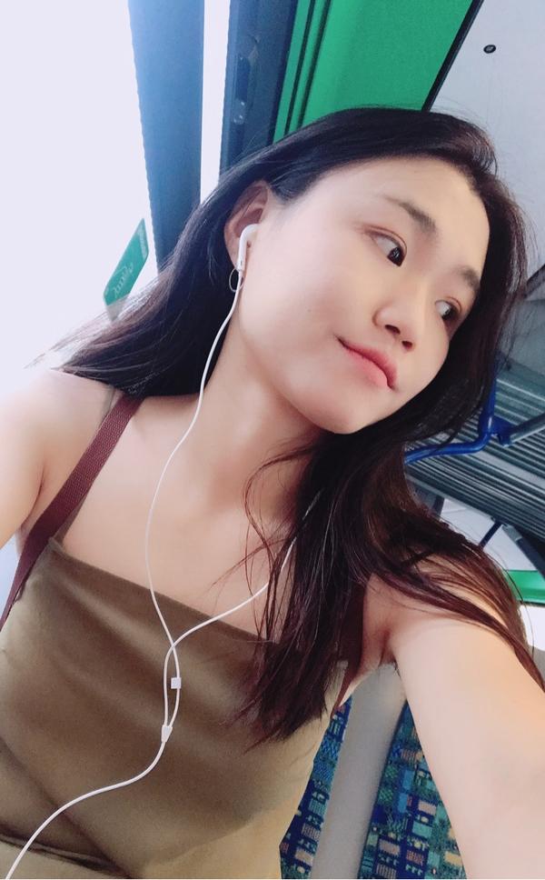 我是个女生今年25岁了,我妹妹今年23岁了.