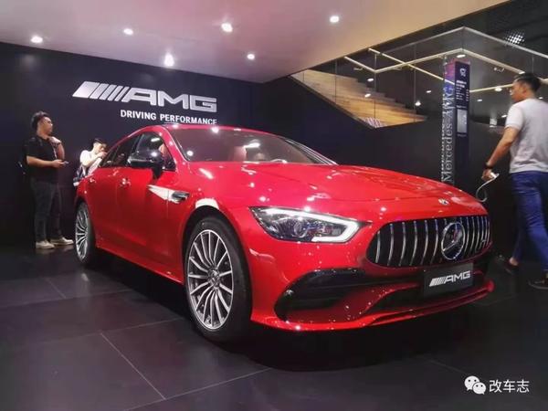 纽北最快四门车惊现国内马路,3.2秒破百的amg gt 63s直怼帕拉梅拉!