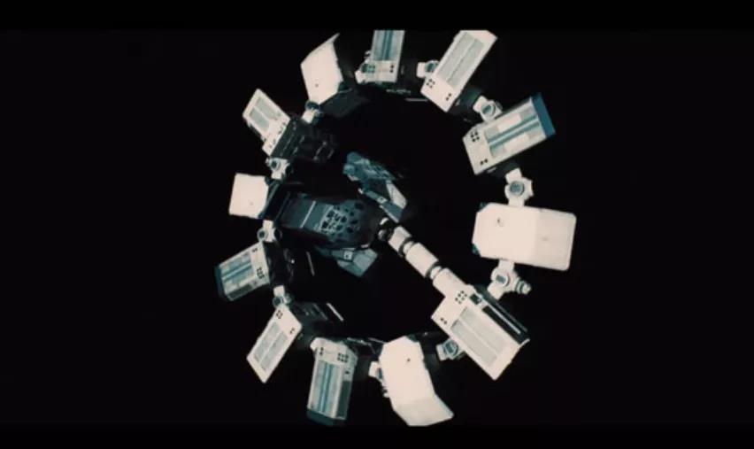 五维空间生物在土星附近创造的门,在电影《星际穿越》的整体情节中起