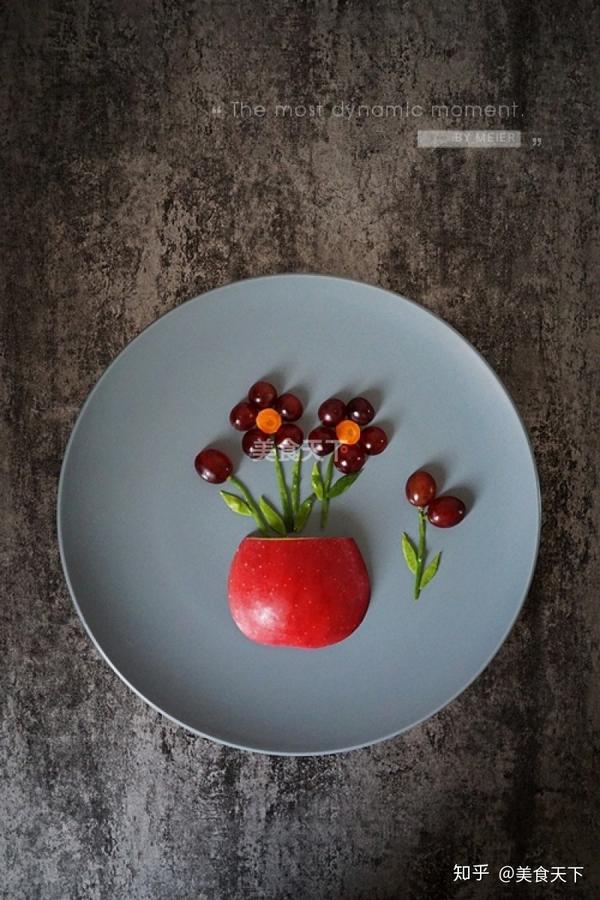 花瓶2,主要食材:苹果,葡萄,黄瓜.