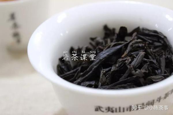 焙足火的武夷岩茶水仙,汤色深,滋味却淡,这是为什么?