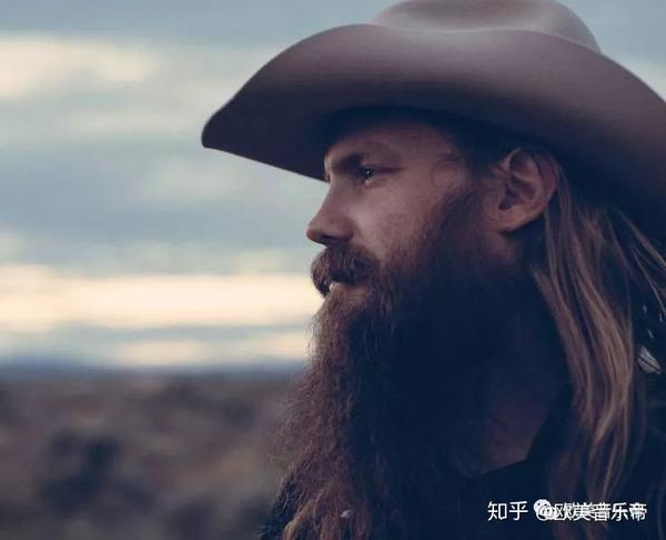 比如  chris stapleton 的  tennessee whiskey ,这糙汉嗓音粗矿,厚实