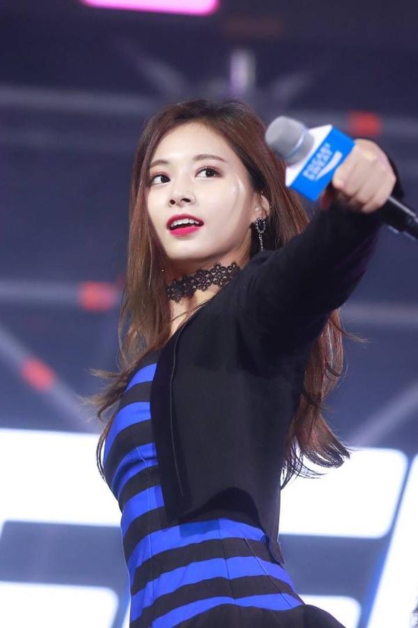 twice 成员周子瑜有哪些惊为天人的瞬间?