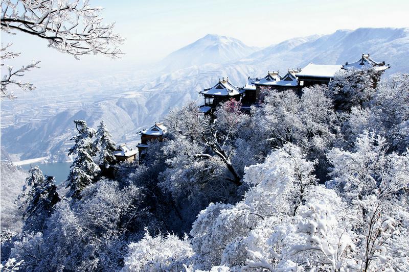 雪落崆峒银装素裹黄帝问道圣地崆峒山更显神秘壮美