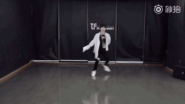 如何看待贺峻霖76的自编舞蹈