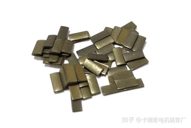 如图所示磁铁的原色,很多人说,不就是看到什么颜色就是什么颜色吗